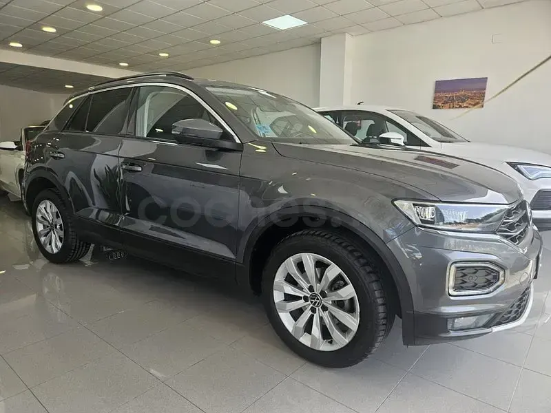 Usado VW T-Roc Advance 115 CV (84 kW) 2021 Gris / plata SUV