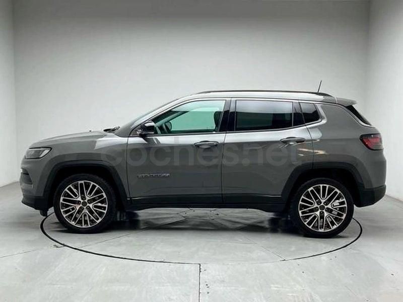 Usado Jeep Compass Limited 190 CV (139 kW) 2021 Gris / plata SUV