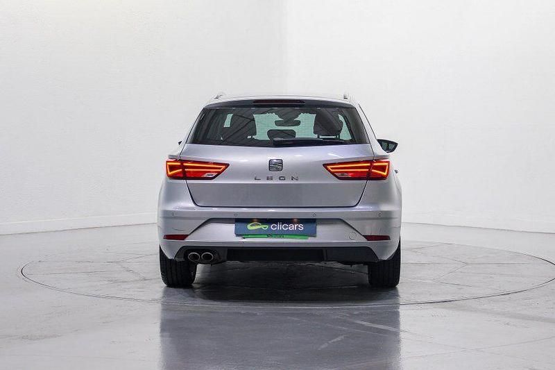 Usado Seat Leon XCELLENCE 150 CV (110 kW) 2020 Gris / plata Familiar