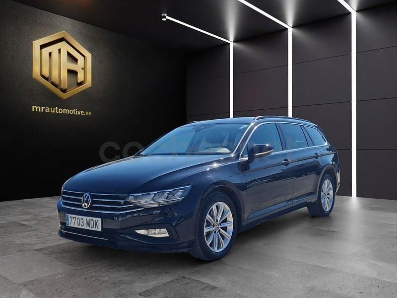 Usado VW Passat Executive 150 CV (110 kW) 2023 Negro Familiar