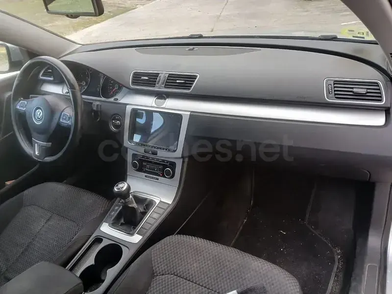 Usado VW Passat Edition 105 CV (77 kW) 2012 Gris / plata Berlina