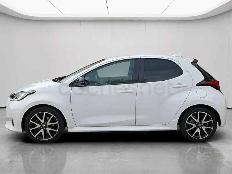Usado Toyota Yaris Hybrid Plus 116 CV (85 kW) 2021 Blanco Berlina