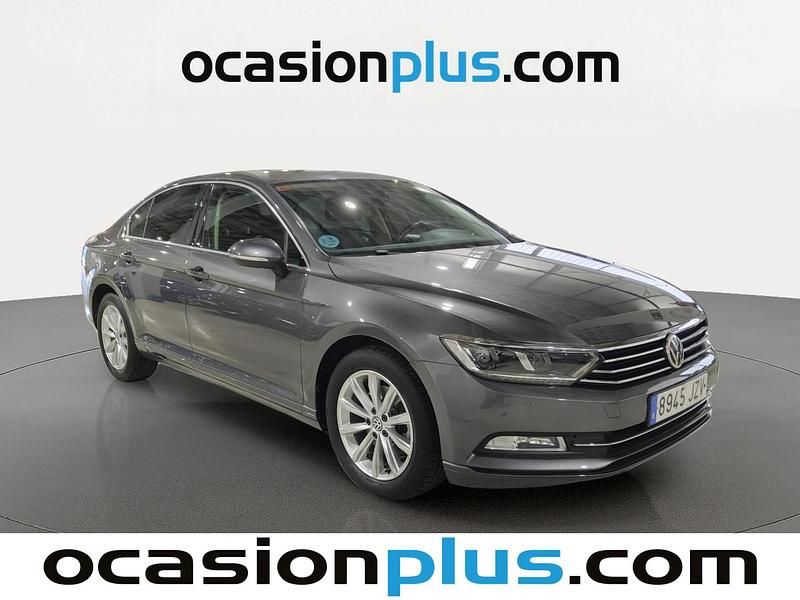 Usado VW Passat Advance 150 CV (110 kW) 2017 Gris Berlina