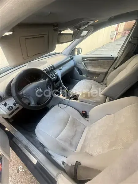 Usado Mercedes C270 Elegance 170 CV (125 kW) 2002 Gris / plata Berlina