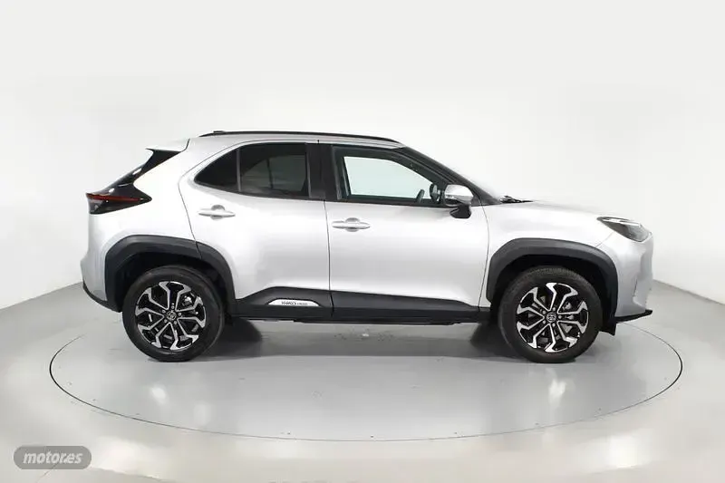 Usado Toyota Yaris Cross Active 130 CV (95 kW) 2025 Gris SUV