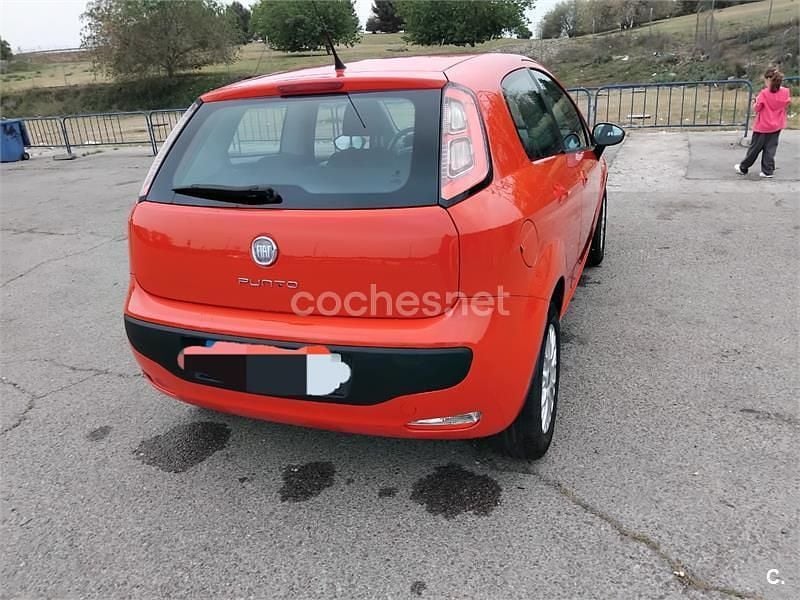 Usado Fiat Punto Evo Dynamic 77 CV (56 kW) 2011 Rojo Utilitario