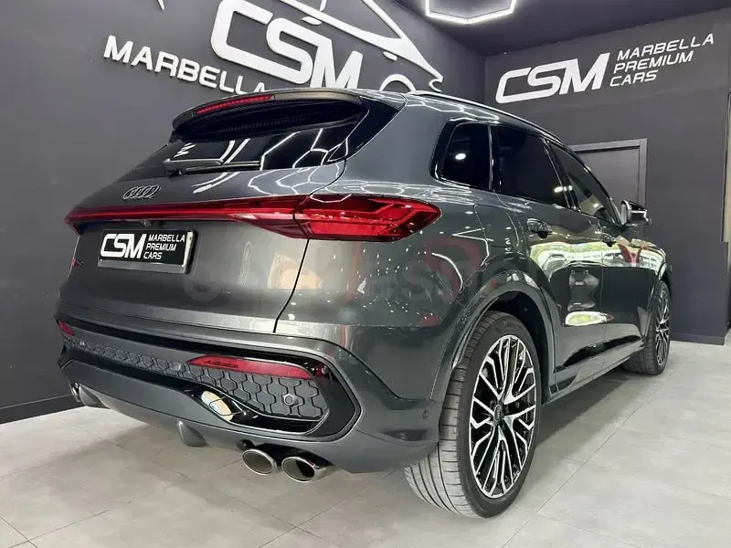 Usado Audi Q5 Sportback Ambiente 367 CV (269 kW) 2026 Gris / plata SUV