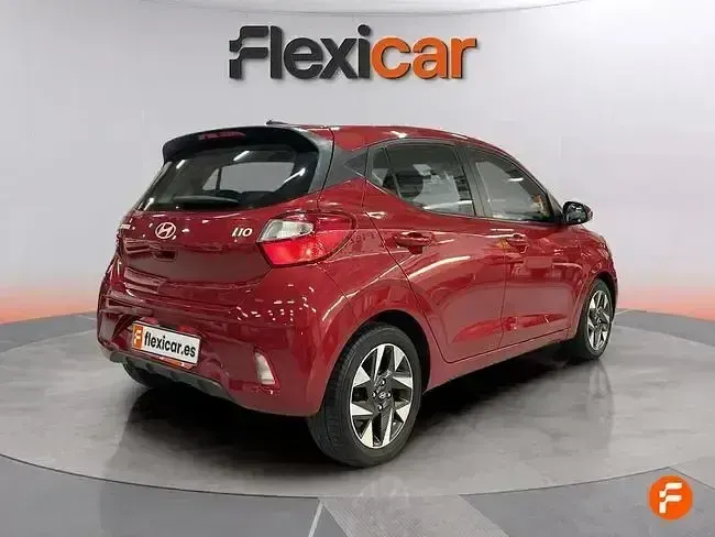 Usado Hyundai i10 67 CV (49 kW) 2023 Rojo Utilitario