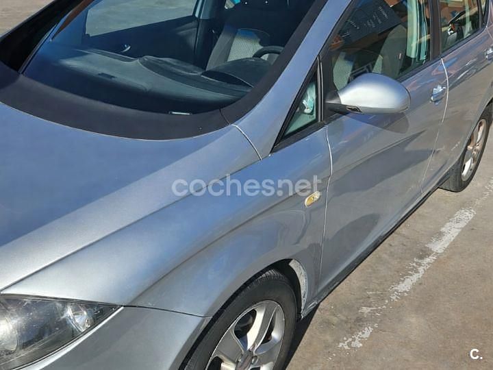 Usado Seat Altea Reference 105 CV (77 kW) 2007 Gris / plata Monovolumen