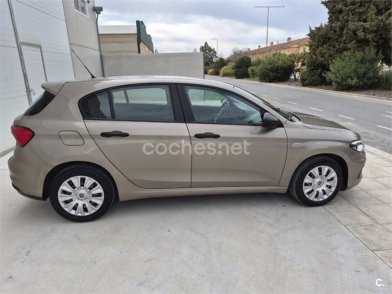 Usado Fiat Tipo Business 95 CV (69 kW) 2018 Beige Berlina