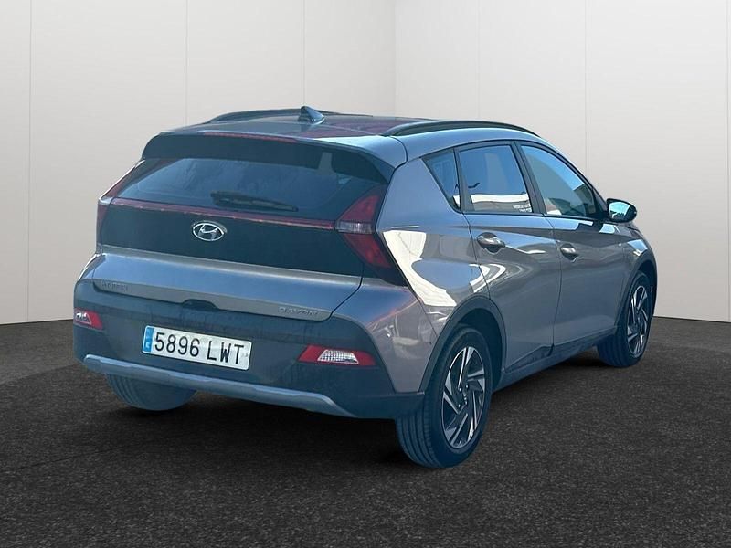 Usado Hyundai Bayon 84 CV (61 kW) 2022 Gris SUV