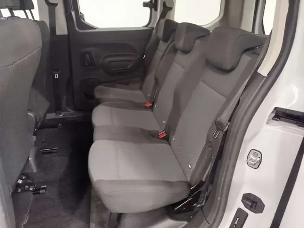 Usado Citroën Berlingo Live 102 CV (75 kW) 2022 Blanco Monovolumen