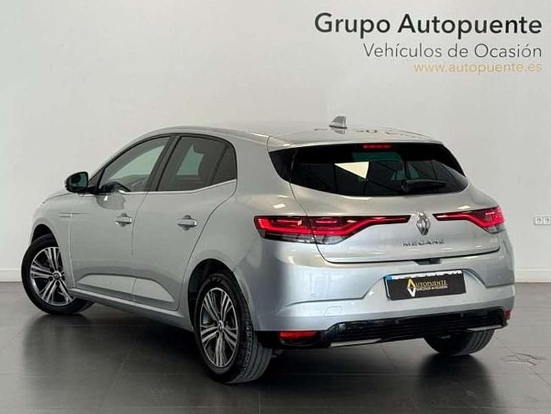 Usado Renault Mégane IV Zen 116 CV (85 kW) 2021 Plateado Berlina