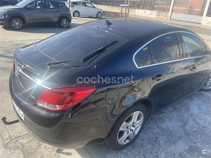 Usado Opel Insignia Cosmo 130 CV (95 kW) 2009 Negro Berlina