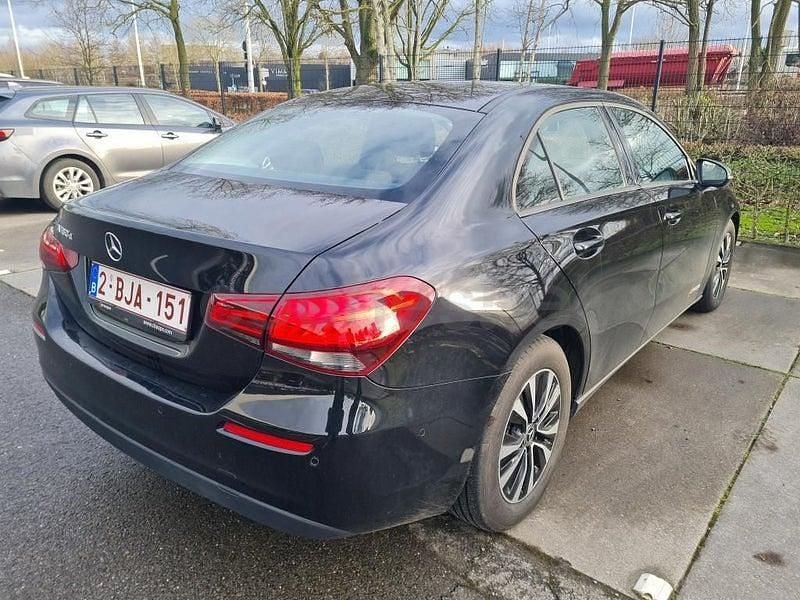 Usado Mercedes A180 116 CV (85 kW) 2022 Negro Berlina