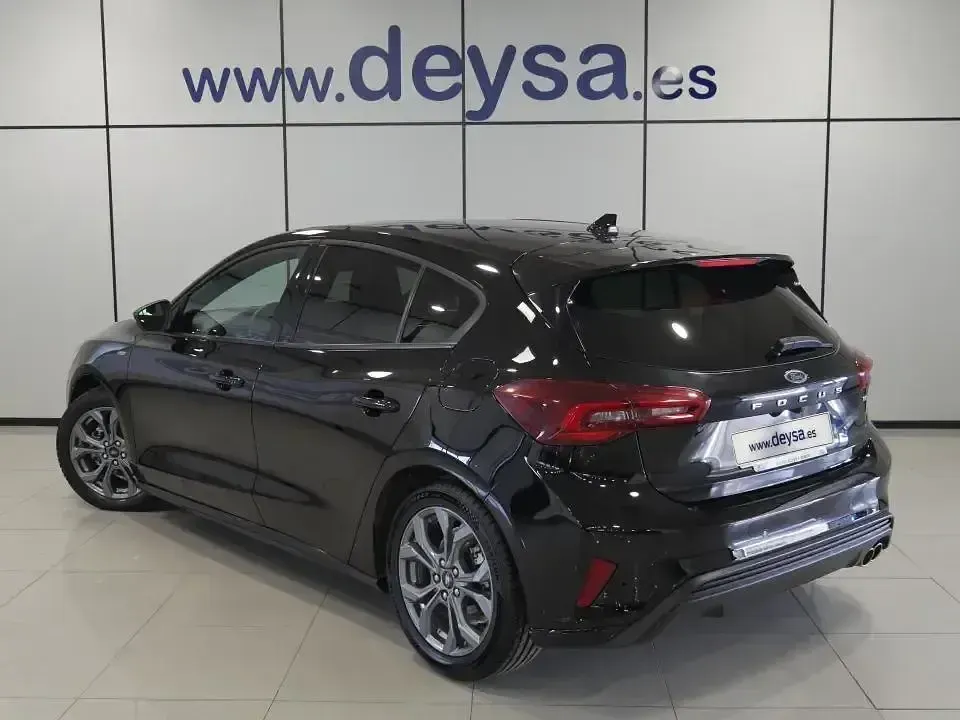 Usado Ford Focus ST-Line 125 CV (91 kW) 2023 Negro Berlina