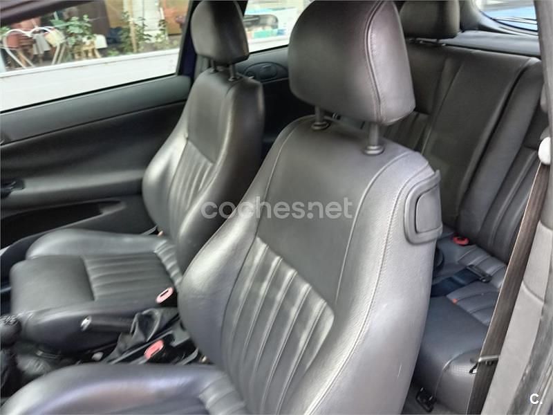 Usado Alfa Romeo 147 Distinctive 120 CV (88 kW) 2002 Azul Utilitario