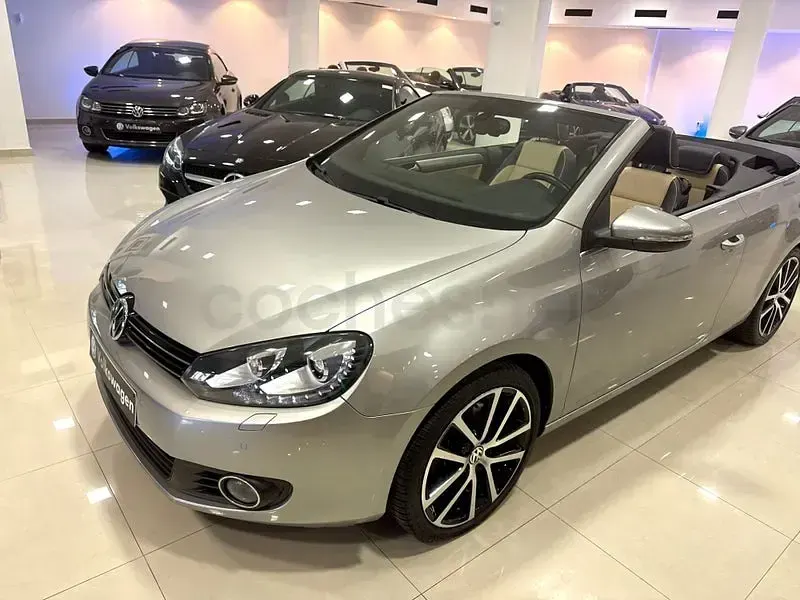 Usado VW Golf Cabriolet 140 CV (102 kW) 2012 Gris / plata Descapotable