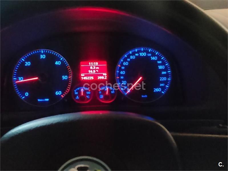 Usado VW Touran Trendline 136 CV (100 kW) 2004 Gris / plata Monovolumen