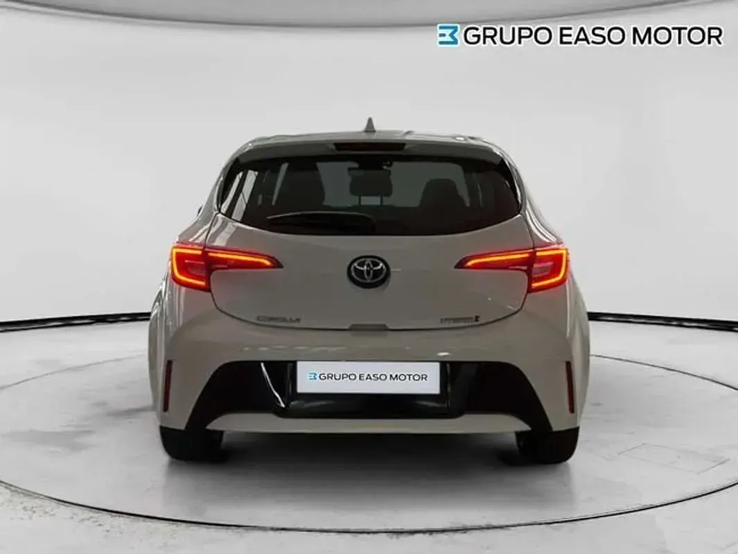Usado Toyota Corolla Active 122 CV (89 kW) 2022 Blanco Berlina