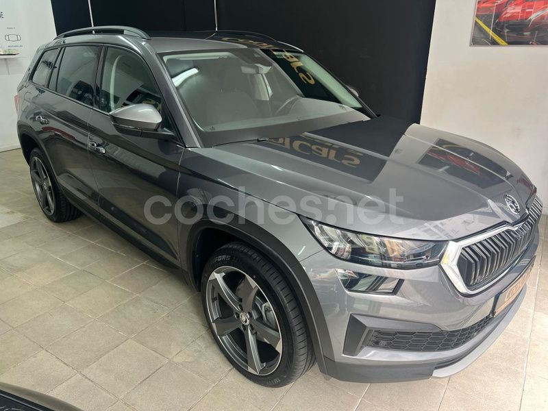Usado Skoda Kodiaq Active 150 CV (110 kW) 2022 Gris / plata SUV