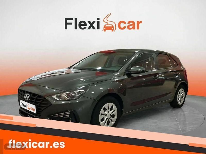 Usado Hyundai i30 110 CV (80 kW) 2021 Gris Berlina