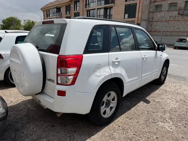 Usado Suzuki Grand Vitara 129 CV (94 kW) 2009 Blanco SUV