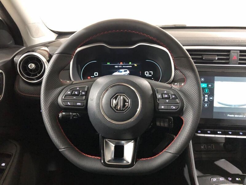 Usado MG ZS Comfort 111 CV (81 kW) 2021 Rojo Berlina