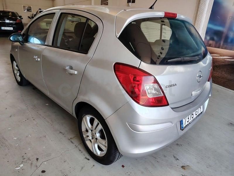 Usado Opel Corsa Cosmo 95 CV (69 kW) 2010 Gris / plata Utilitario