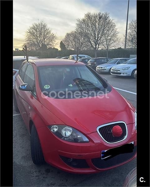 Usado Seat Altea 102 CV (75 kW) 2005 Rojo Monovolumen