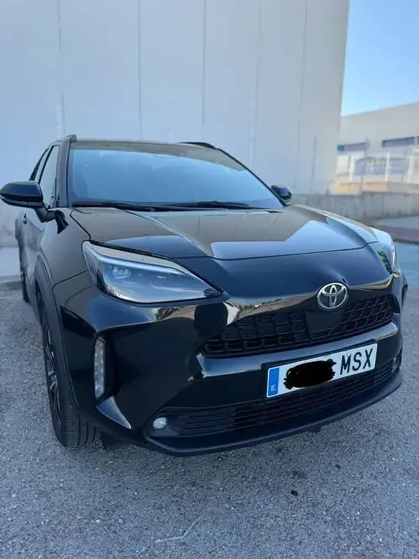 Usado Toyota Yaris Cross Active 116 CV (85 kW) 2024 Negro SUV