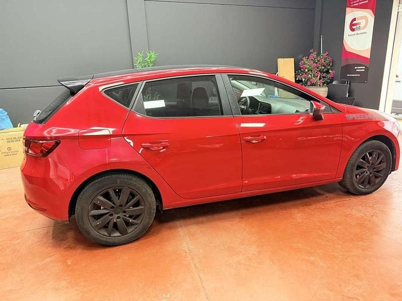 Usado Seat Leon Style 105 CV (77 kW) 2014 Rojo Utilitario