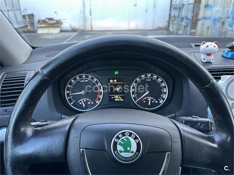 Usado Skoda Octavia Ambition 105 CV (77 kW) 2011 Gris / plata Berlina