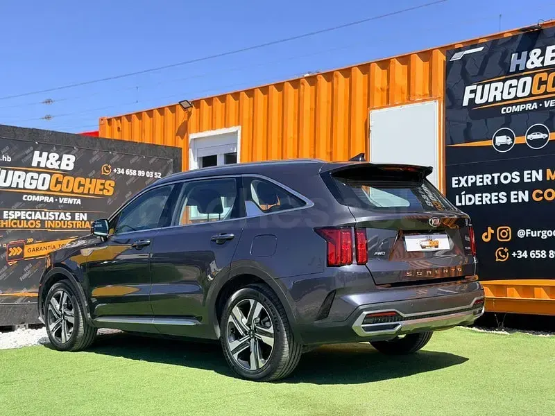 Usado Kia Sorento 265 CV (194 kW) 2021 Gris / plata SUV