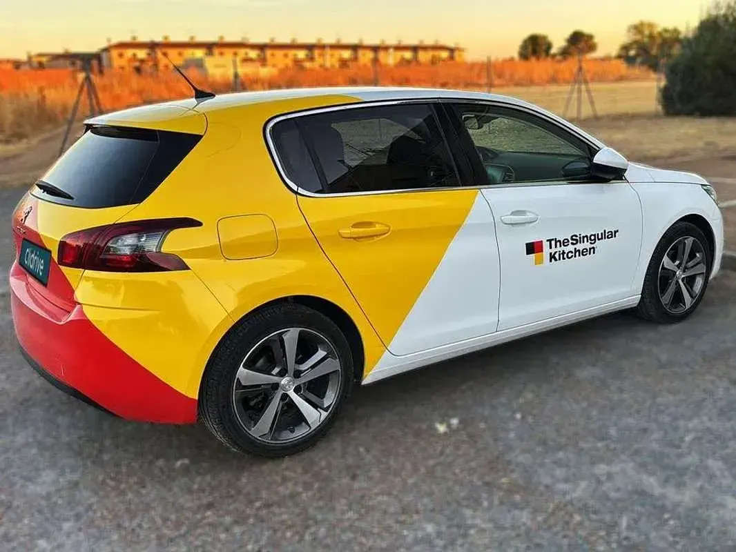 Usado Peugeot 308 Allure 131 CV (96 kW) 2020 Blanco Utilitario