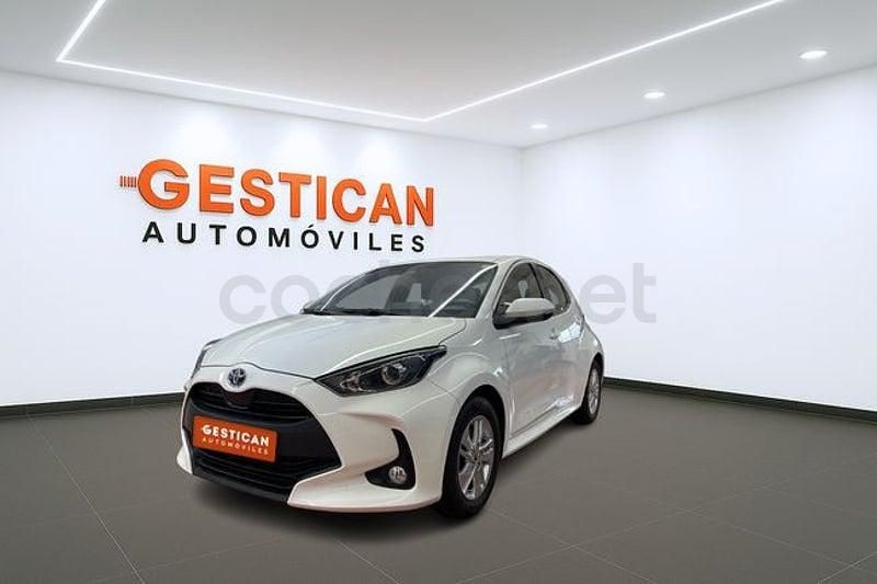 Usado Toyota Yaris Hybrid Active 116 CV (85 kW) 2022 Blanco Berlina