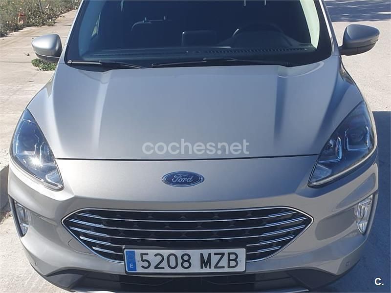 Usado Ford Kuga Titanium 190 CV (139 kW) 2022 Gris / plata SUV