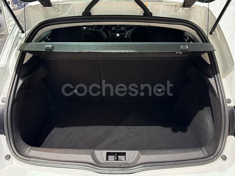 Usado Renault Mégane IV Zen 140 CV (102 kW) 2019 Blanco Berlina