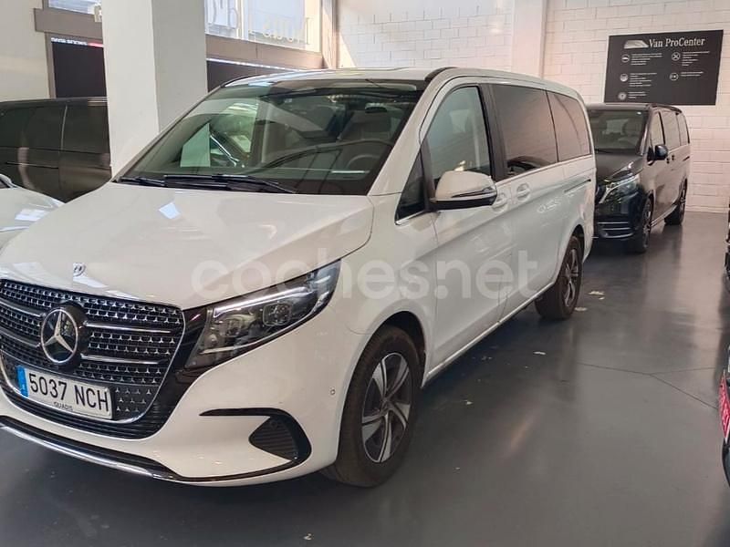 Blanco Usado 2025 Mercedes V220 Avantgarde Monovolumen | 71.500 € - Imagen 1/4