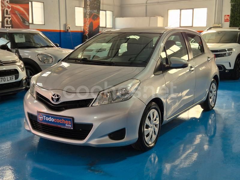 Gris / plata Usado 2012 Toyota Yaris Sport Berlina | 8999 € (Precio justo) - Imagen 1/4