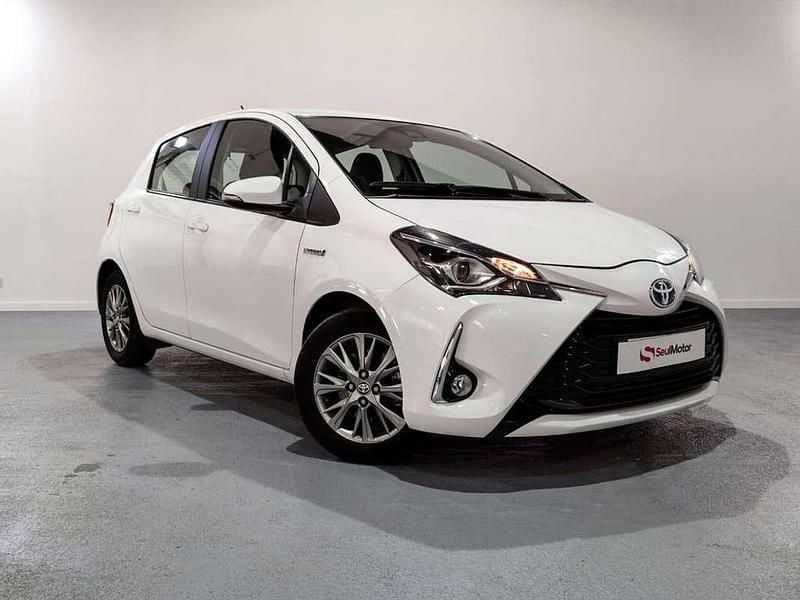 Usado Toyota Yaris Hybrid Active 99 CV (72 kW) 2020 Blanco Utilitario