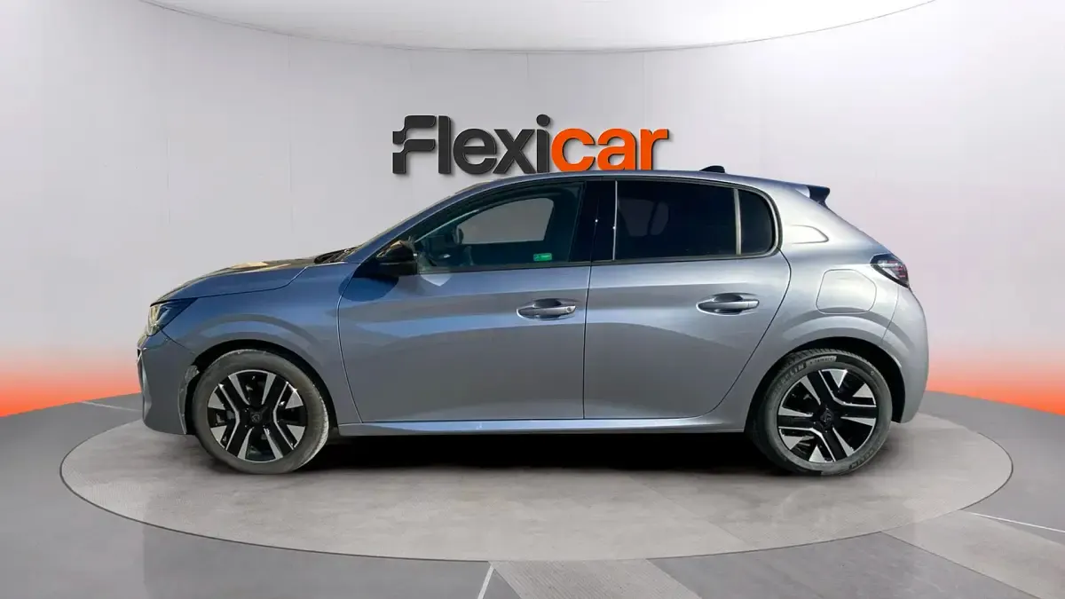 Usado Peugeot 208 Allure 101 CV (74 kW) 2025 Gris Utilitario