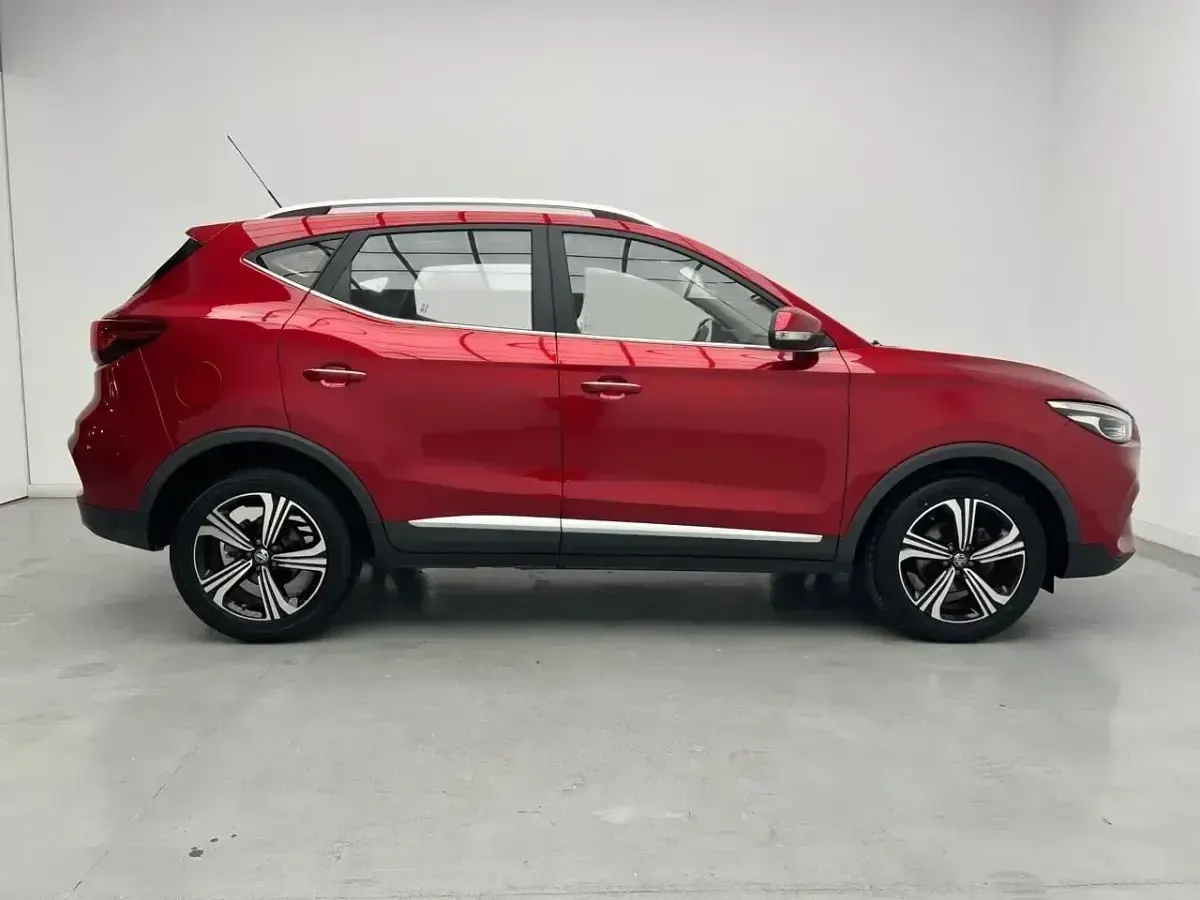 Usado MG ZS Comfort 106 CV (77 kW) 2023 Rojo SUV