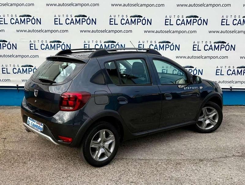 Usado Dacia Sandero Essentiel 101 CV (74 kW) 2020 Gris Utilitario