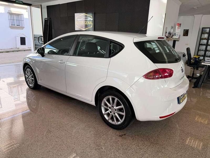 Usado Seat Leon Style 105 CV (77 kW) 2012 Blanco Utilitario
