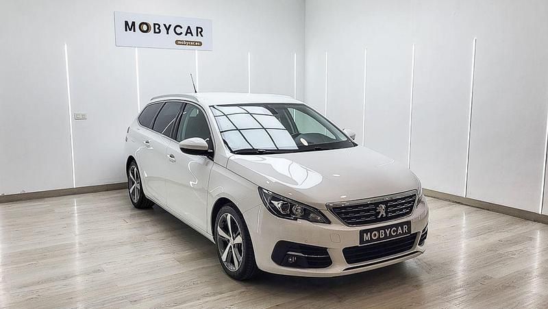 Usado Peugeot 308 SW Allure 131 CV (96 kW) 2019 Blanco Familiar