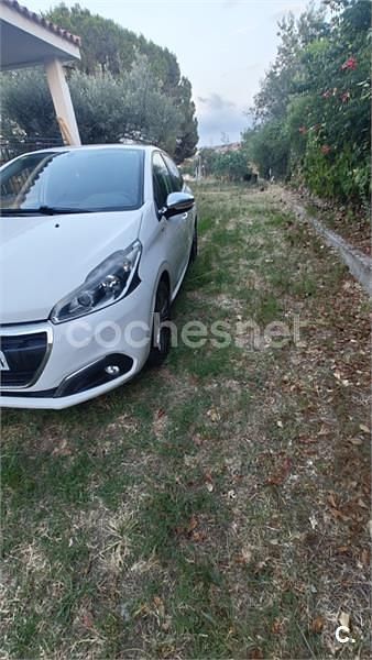 Blanco Usado 2017 Peugeot 208 Style Utilitario | 5000 € (Buen precio) - Imagen 1/4