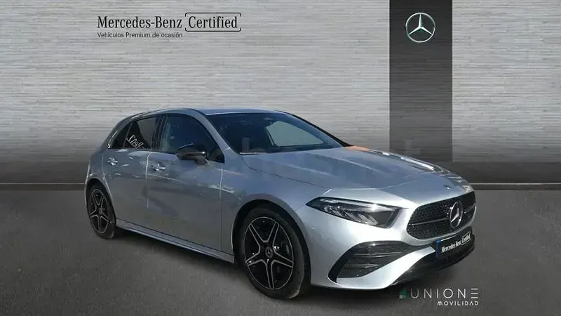 Usado Mercedes A180 116 CV (85 kW) 2026 Gris / plata Berlina