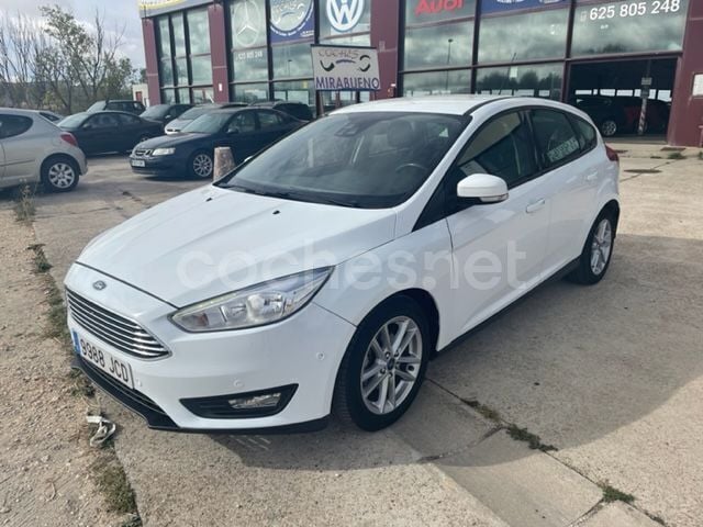 Blanco Usado 2015 Ford Focus Sport Utilitario | 9900 € (Precio justo) - Imagen 1/4