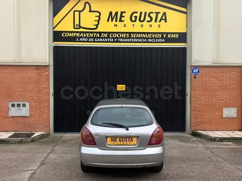 Usado Nissan Almera Acenta 98 CV (72 kW) 2004 Gris / plata Berlina